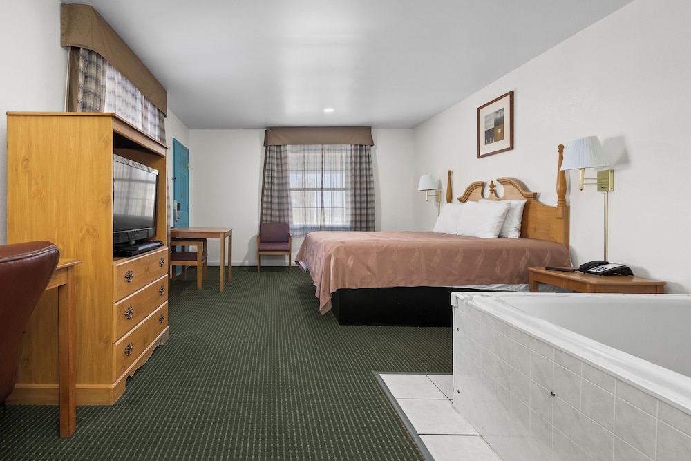 Room, 1 King Bed, Non Smoking, Jetted Tub
