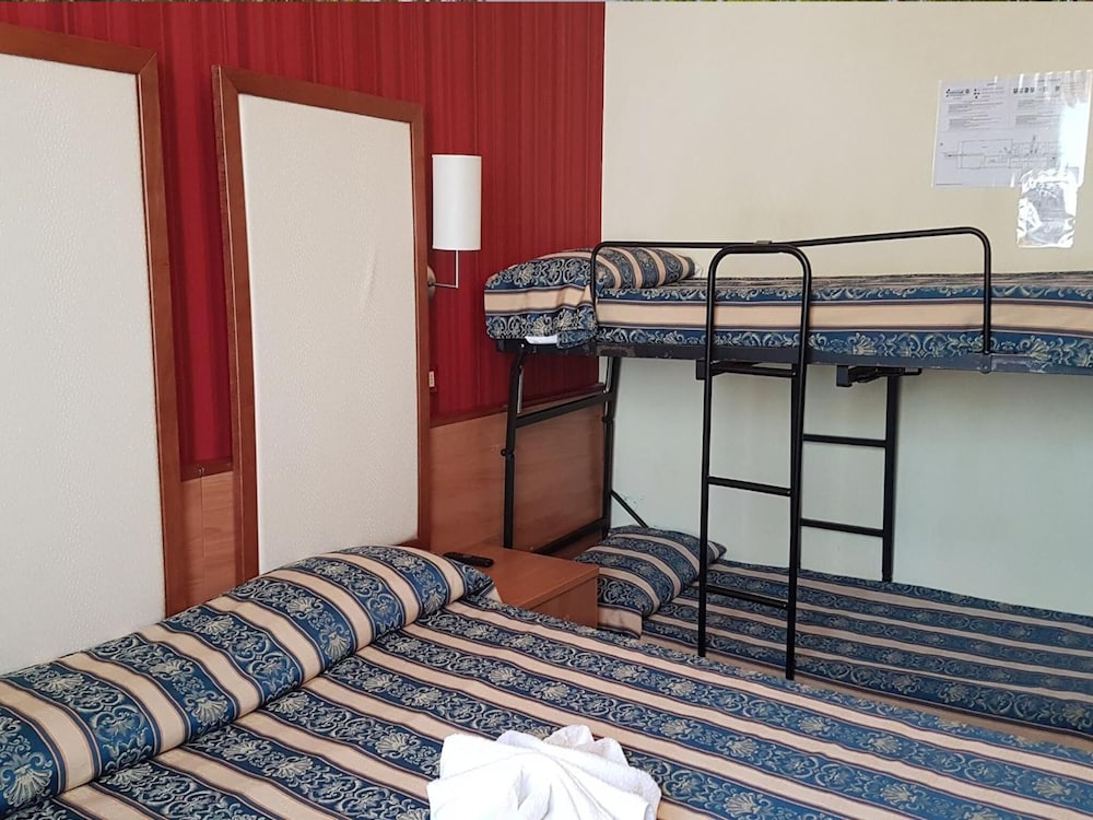 Superior Quadruple Room photo 2
