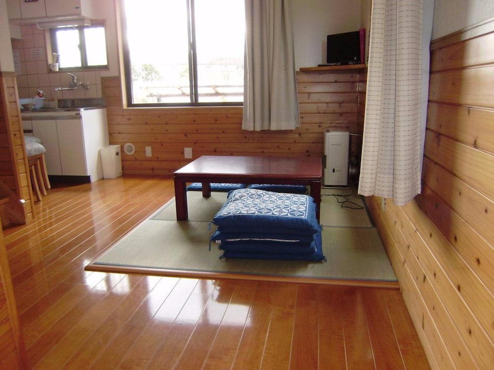 Small Cottage b photo 1