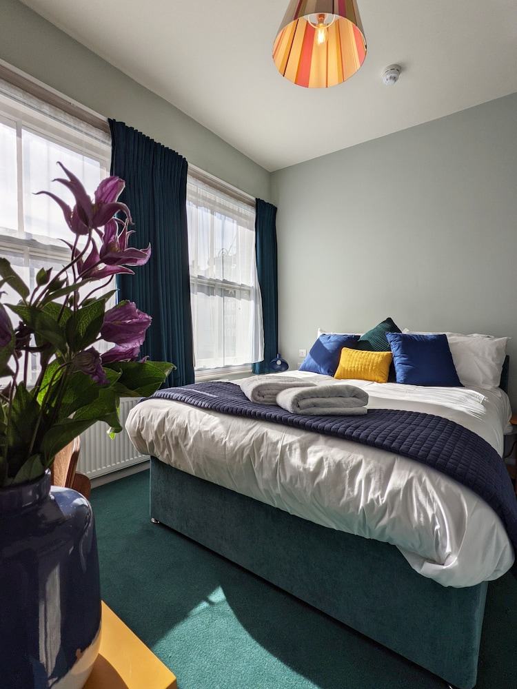 Double Room, Ensuite - Photo 2