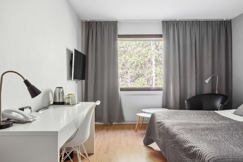Standard Room, 1 King Bed, Non Smoking - Photo 1
