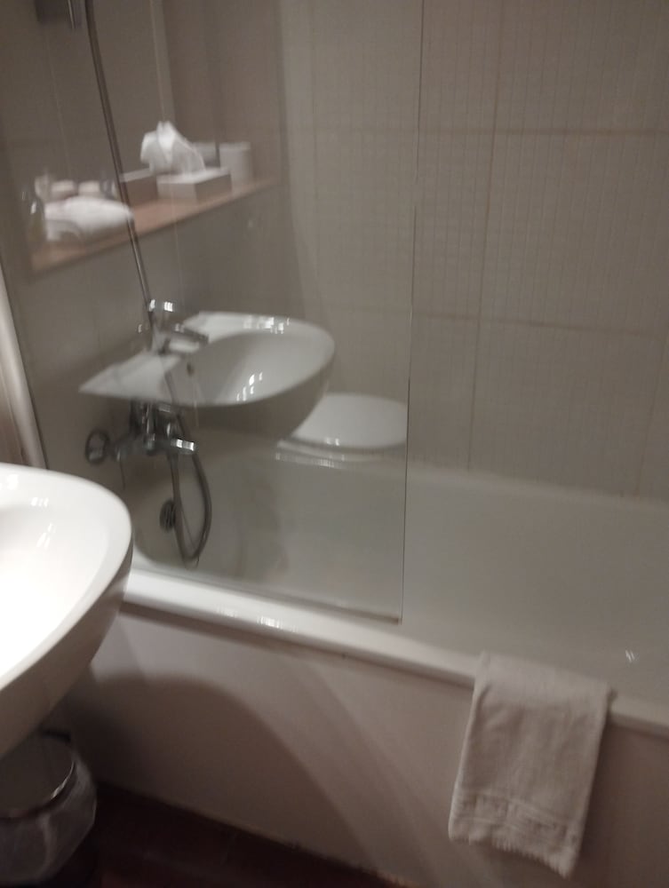 Standard Room, 1 Double Bed - Photo 14