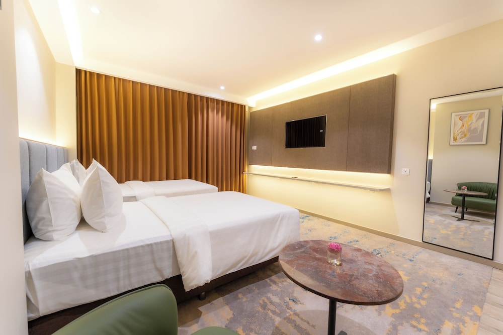 Deluxe Twin Room, City View - Photo 4