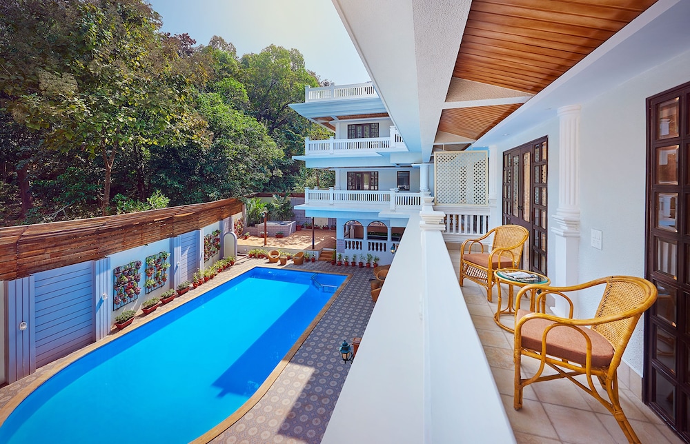 Premium Double Room, 1 King Bed, Non Smoking, Balcony photo 3