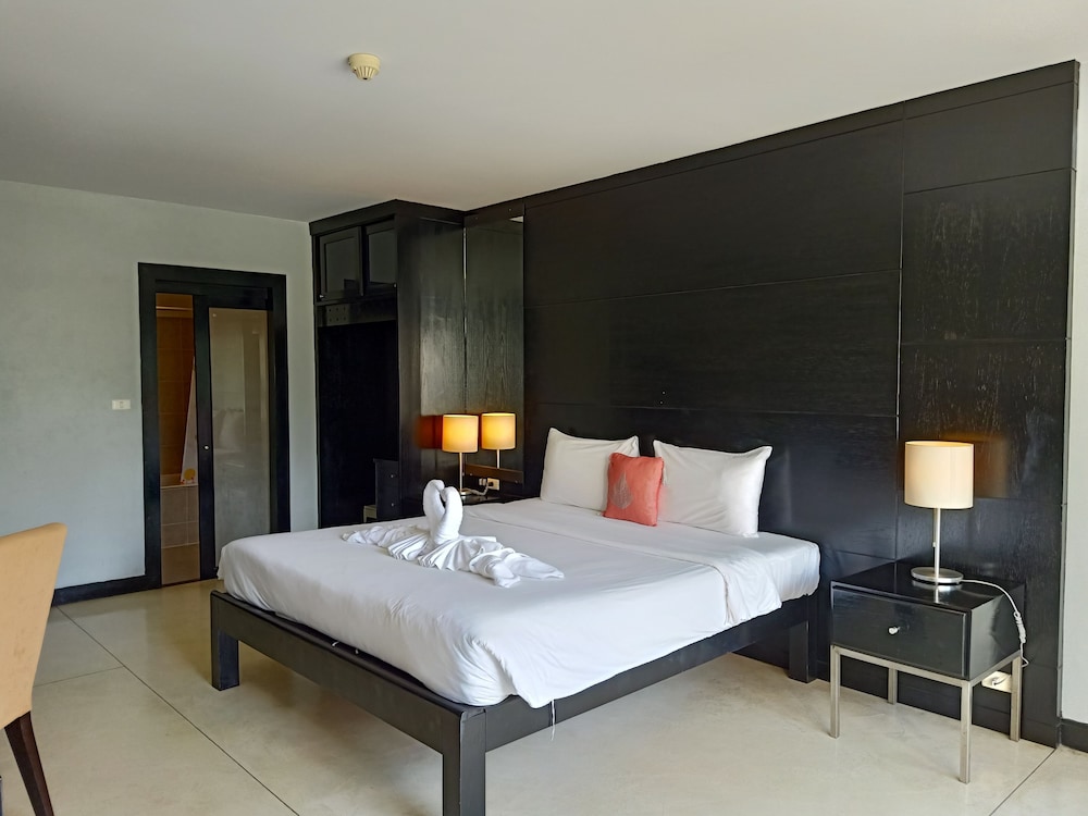 Deluxe Double or Twin Room, Balcony - Photo 6