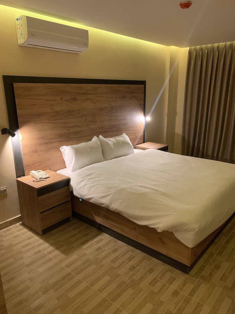 City Room photo 1