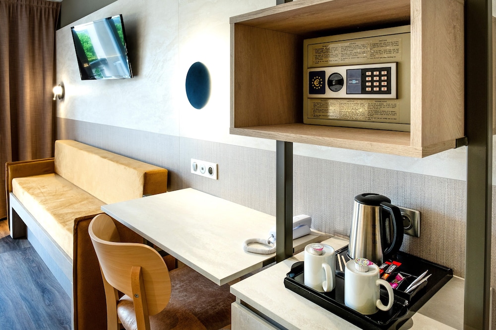 Superior Double or Twin Room, Accessible - Photo 5