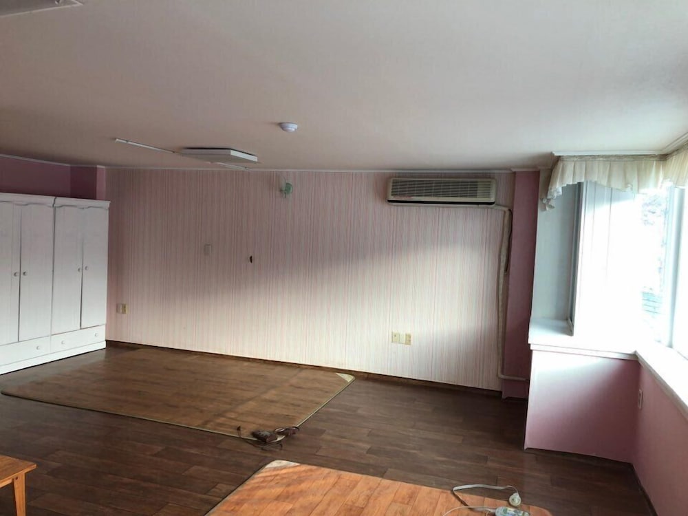 Room (Korean Ondol - 148 sqm) photo 3