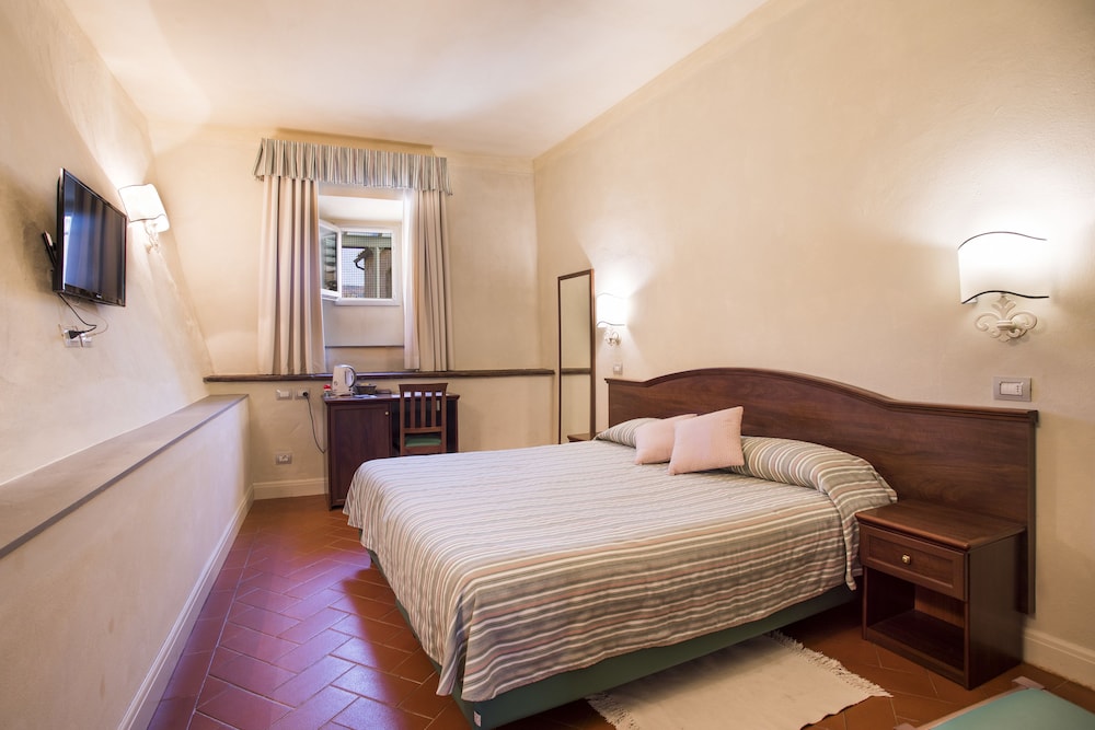 Economy Double or Twin Room, Pool Access photo 1