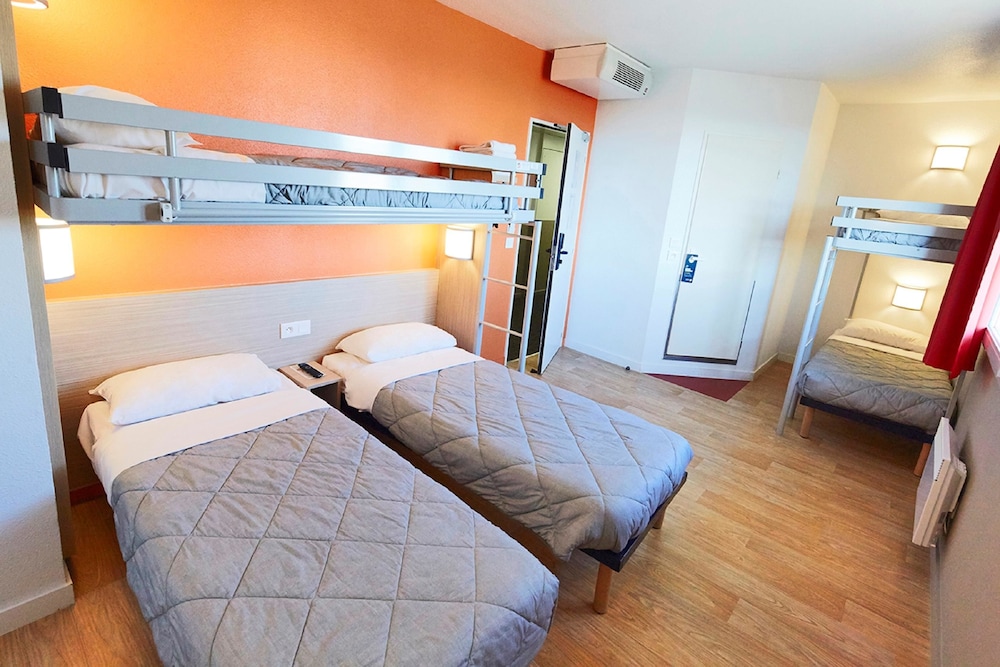 Standard Room, Multiple Beds photo 2