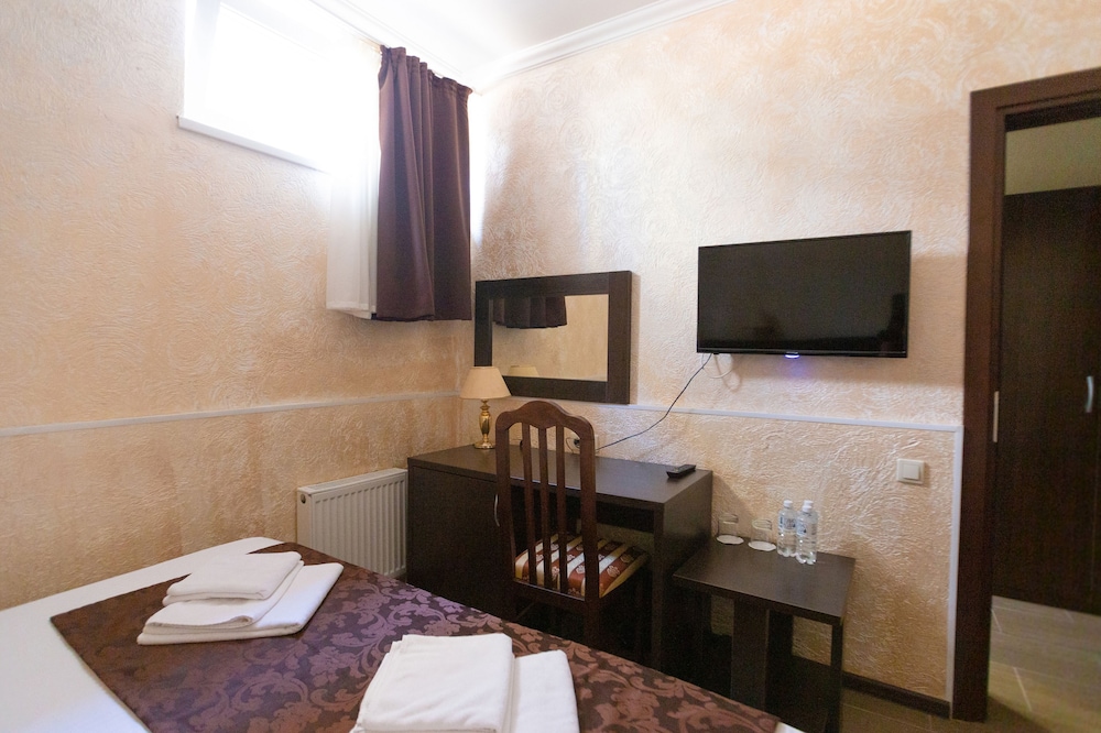 Family Room, 2 Bedrooms, Ground Floor photo 3