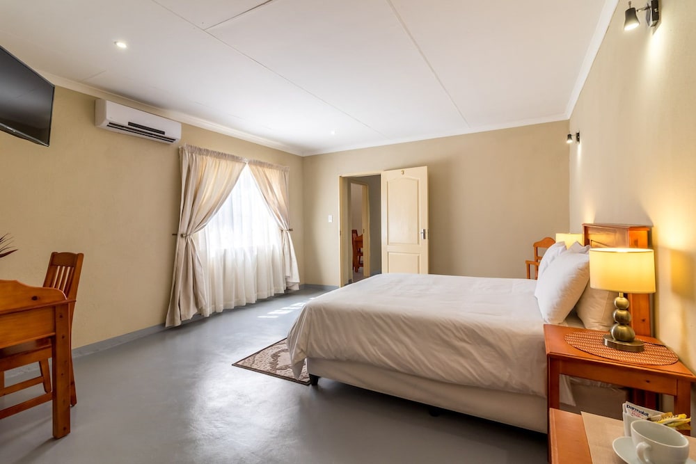 Deluxe Room, 1 Queen Bed
