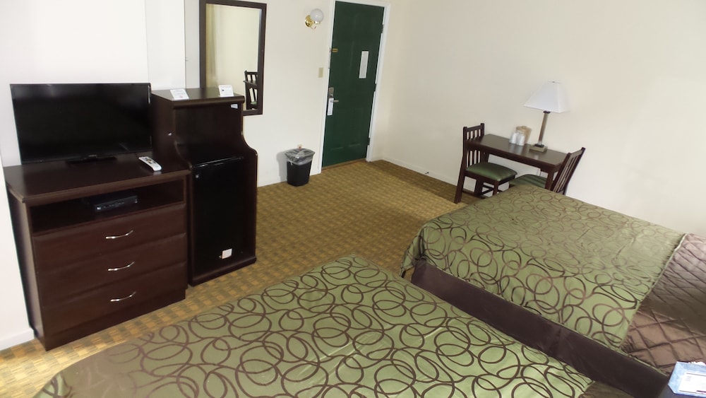 Standard Room, 2 Queen Beds photo 2