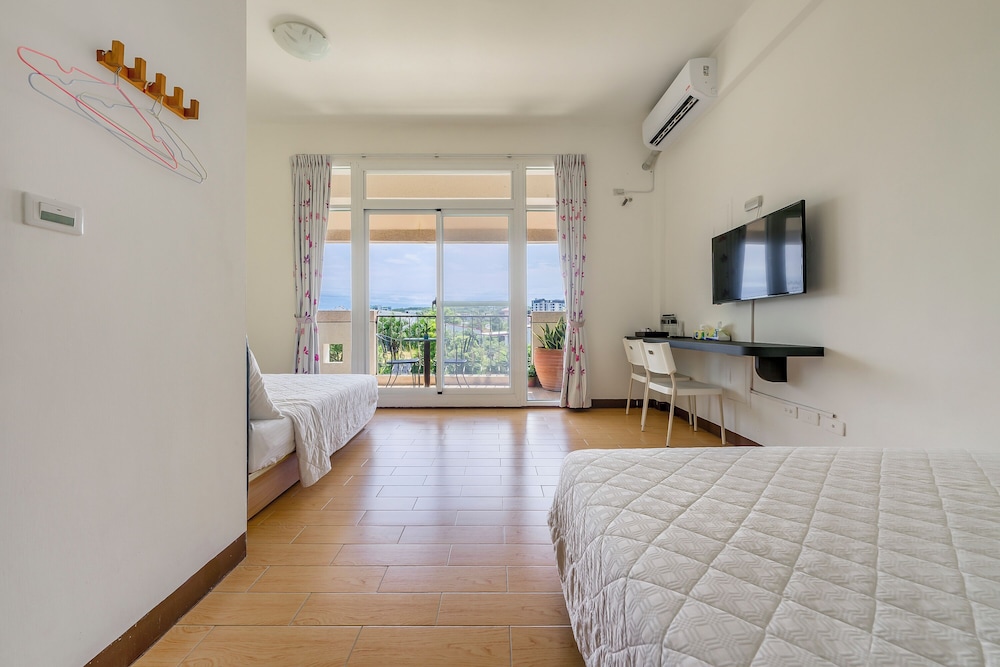 All Rooms - Photo 2