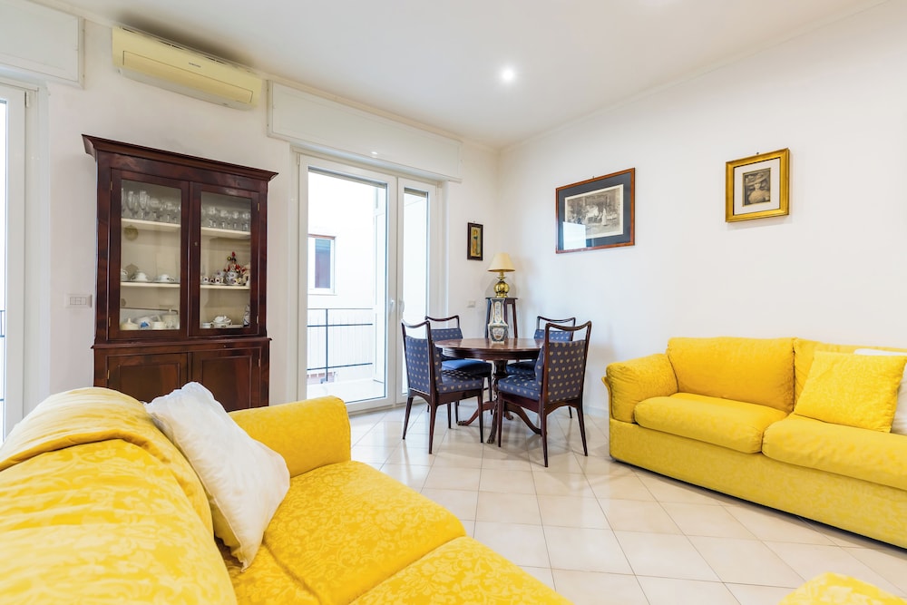 Apartment, Balcony