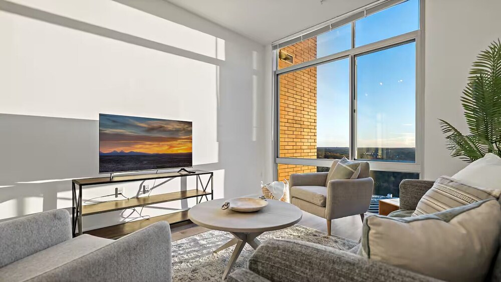 Luxury Apartment, 2 Bedrooms, Pets Allowed, City View