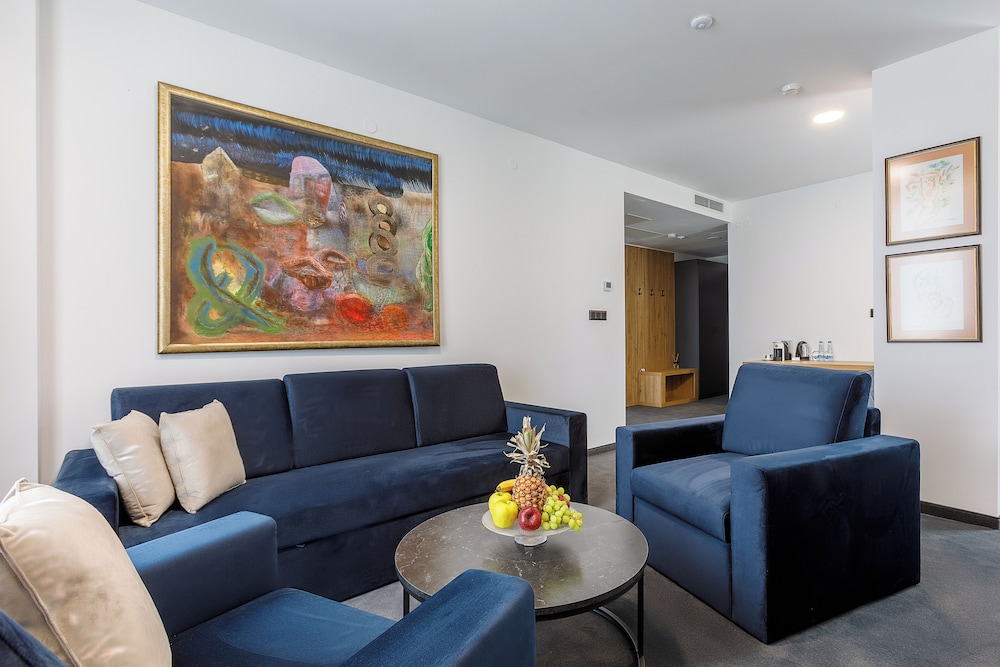Panoramic Studio Suite, Balcony, Mountain View