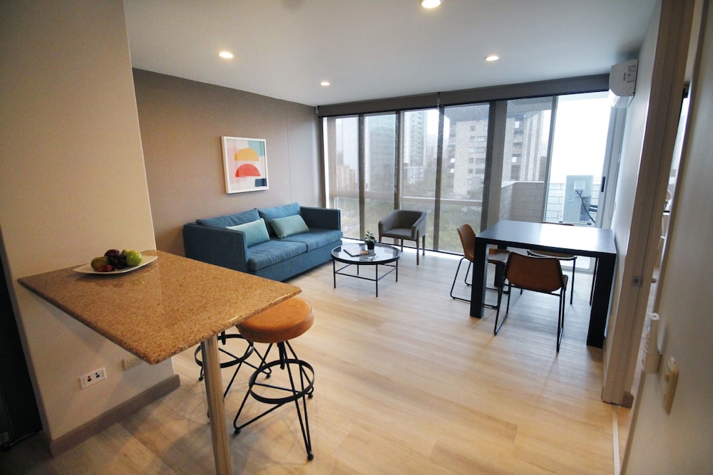 Deluxe Room, 1 Queen Bed (Junior Estelar Queen Apartment) - Photo 4