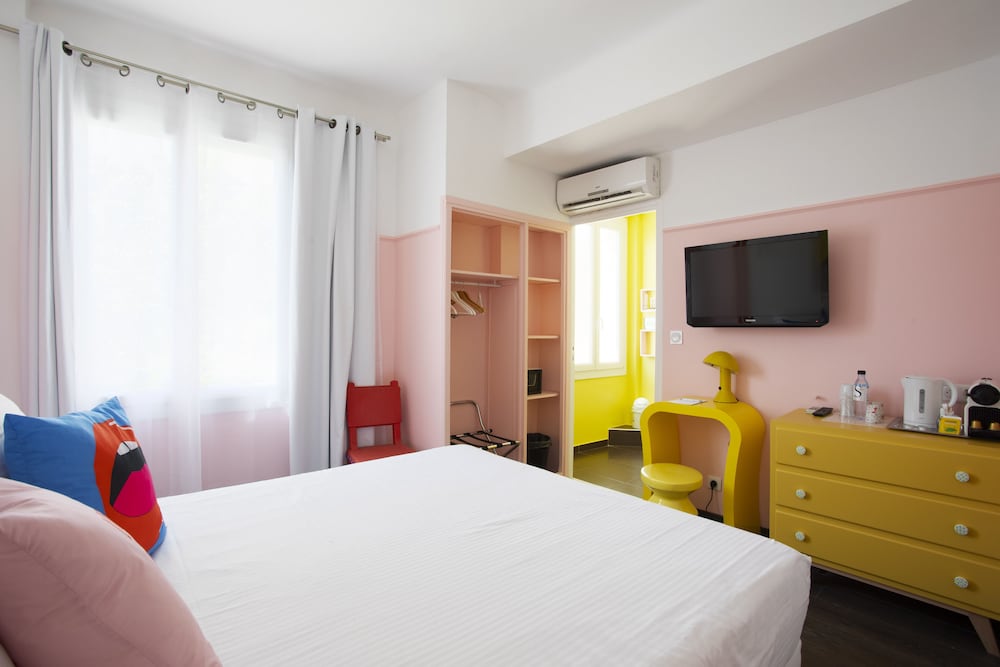 Standard Double Room - Photo 8