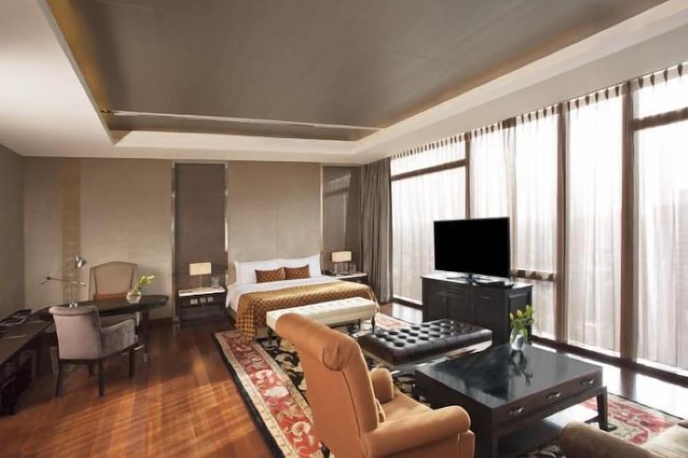 Presidential Suite with Bath Tub, Club Lounge Access Presidential Suite with Bath Tub, Club Lounge Access