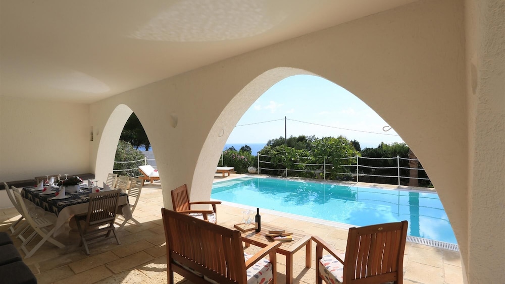 Villa photo 3