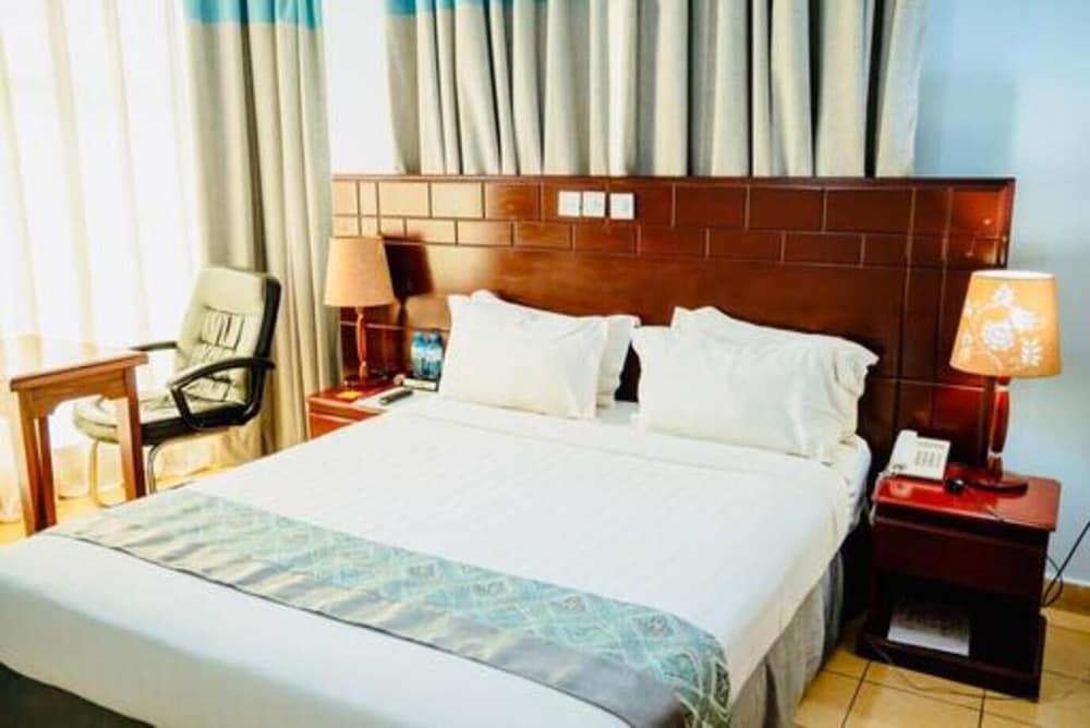 Standard Room, 1 King Bed, Private Bathroom, City View photo 1