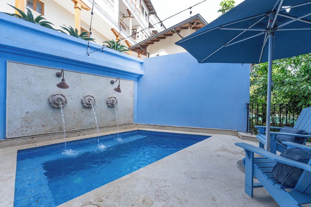 Deluxe Townhome, Multiple Beds, Private Pool, City View (20 Calle La Ronda | 3 BR | 3 BA)