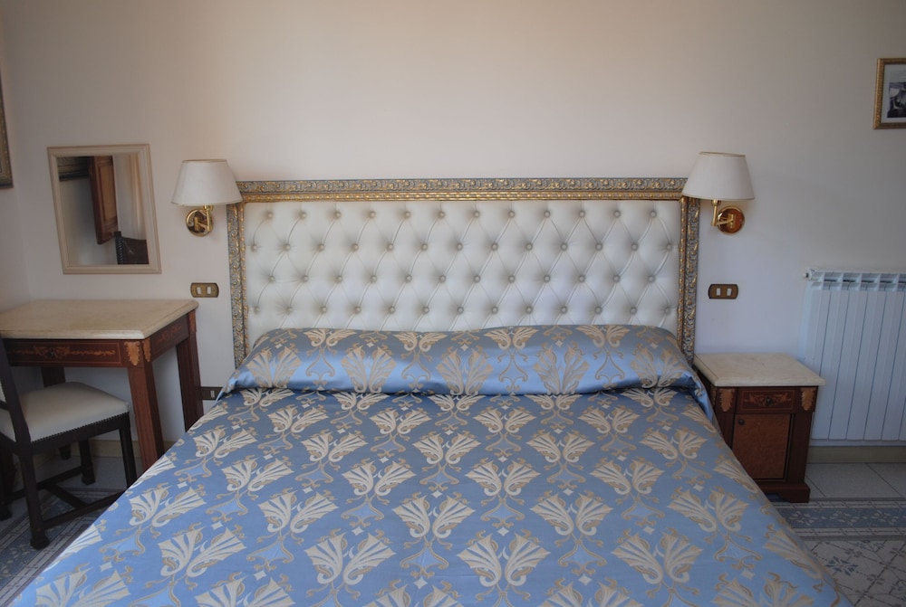 Classic Double Room - Photo 3