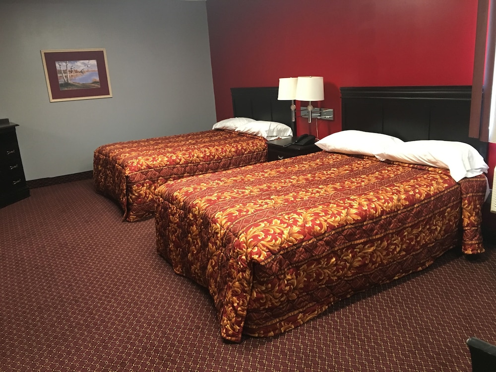 Room, 2 Queen Beds, Smoking - Photo 6