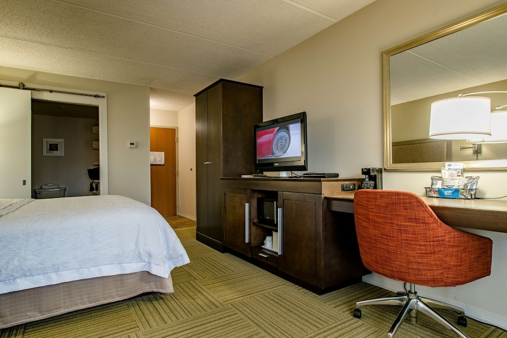 Room, 1 King Bed, Accessible (Hearing) - Photo 3