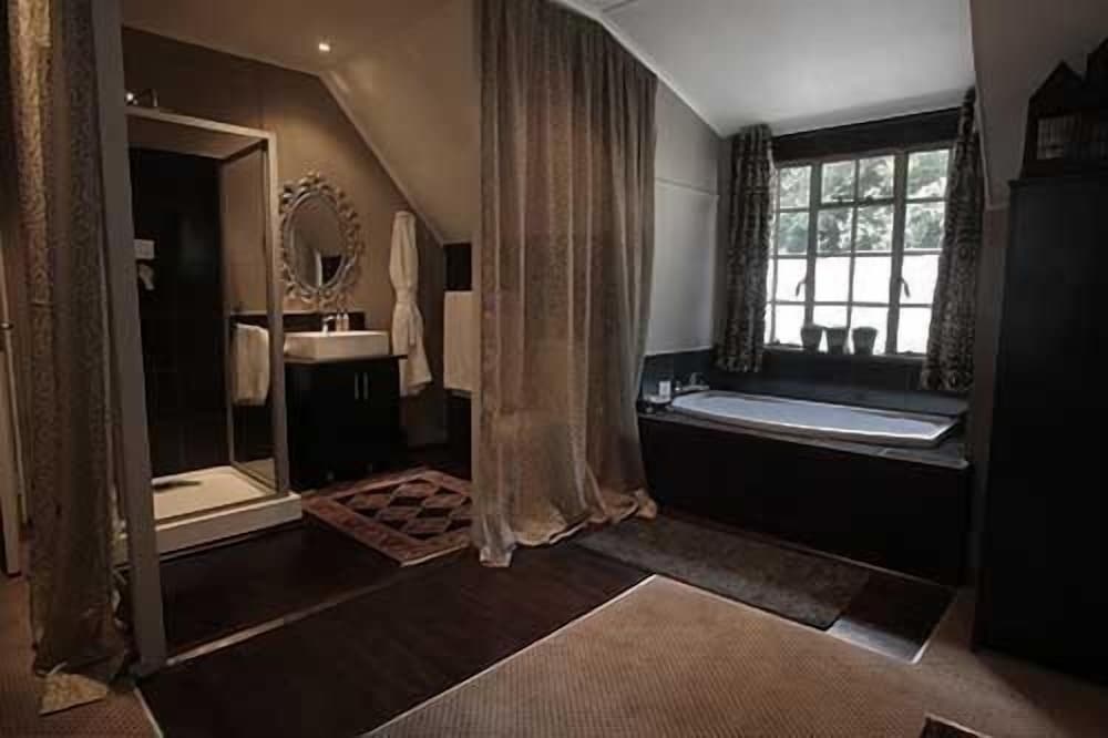 Family Room 5 photo 2