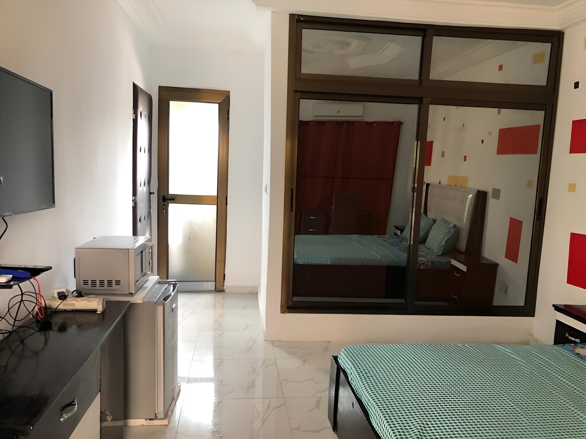 Comfort Studio Suite, 1 King Bed photo 3