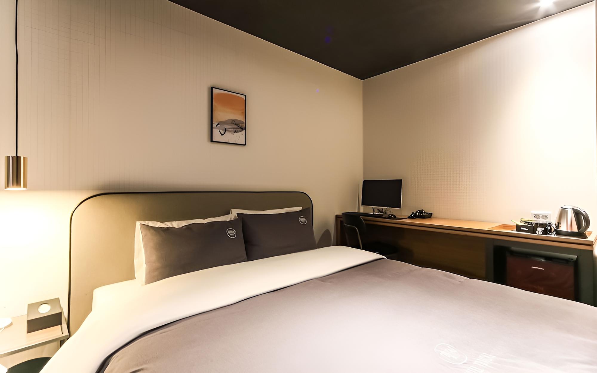 Room (VIP Twin (Free Netflix Watching (Bath) - Photo 7