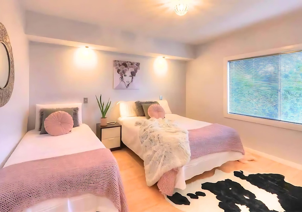 Premium House photo 3