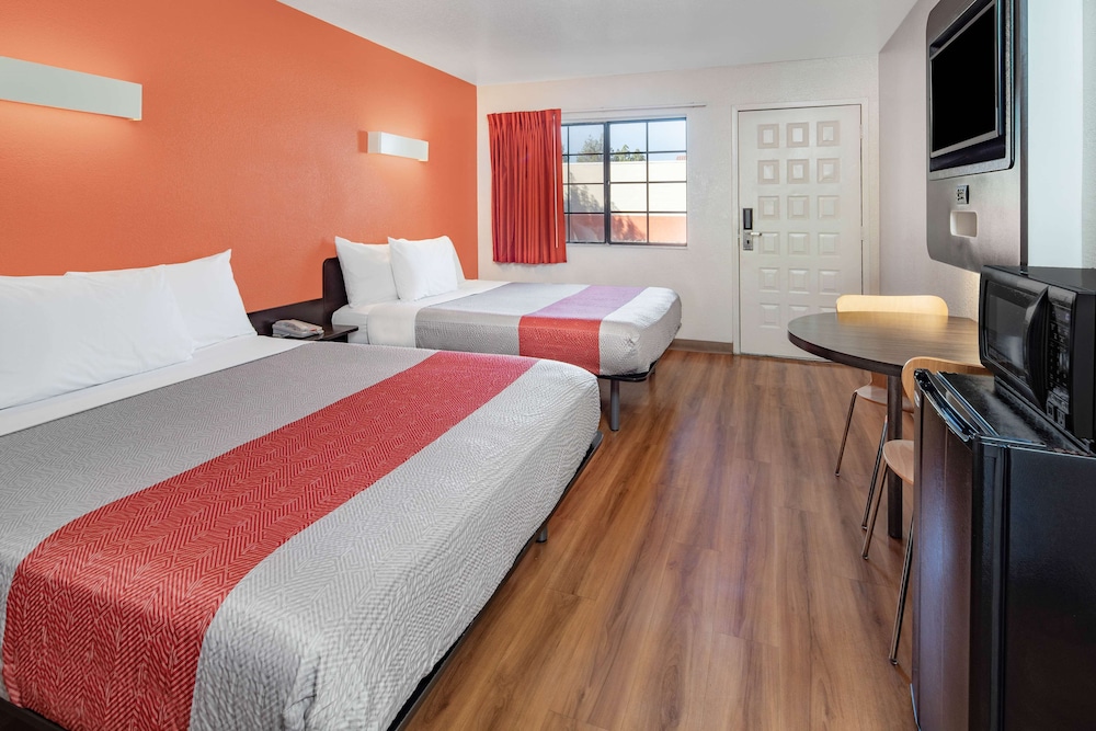 Standard Room, 2 Queen Beds, Non Smoking, Refrigerator