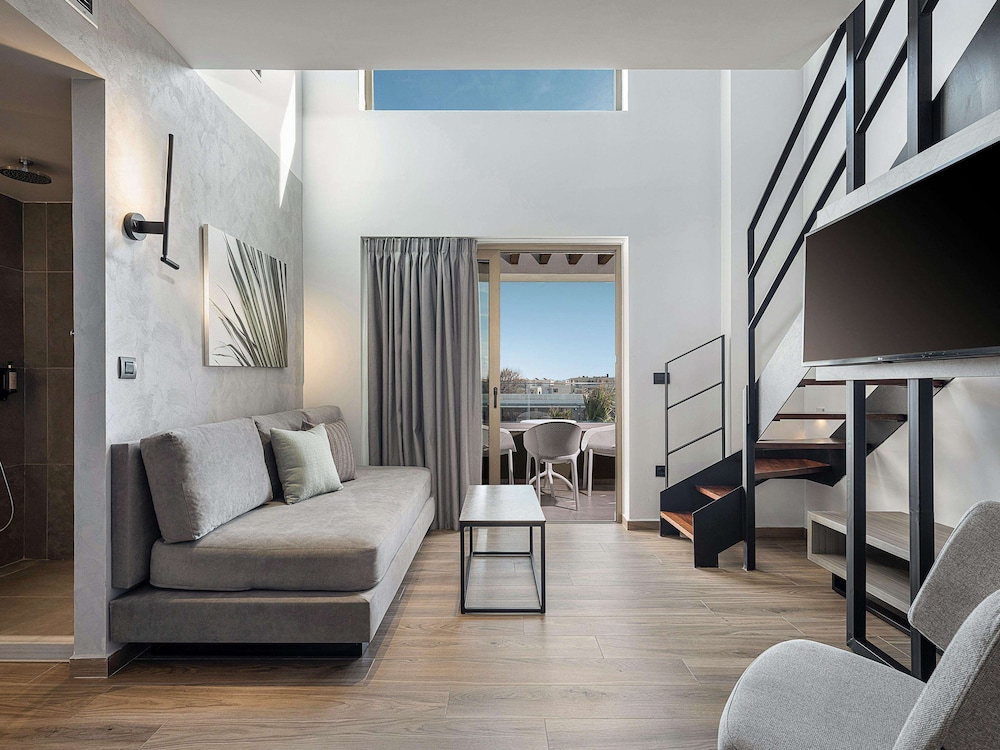 Junior Suite, Split Level, Partial Sea View