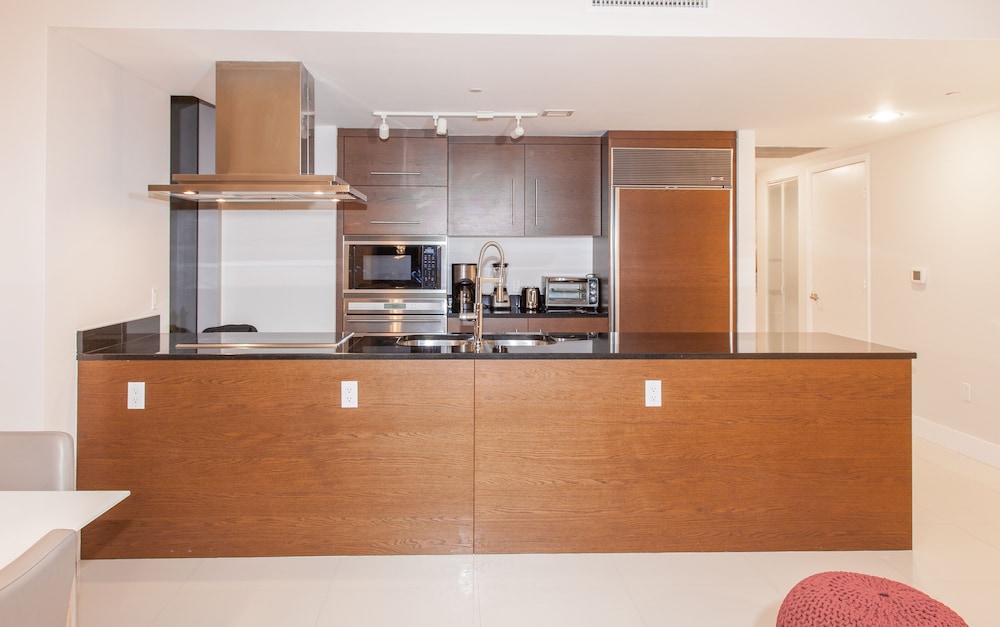 Boutique Corner Apart, 2/2, Sofa Bed, Ocean View, Balcony3202
