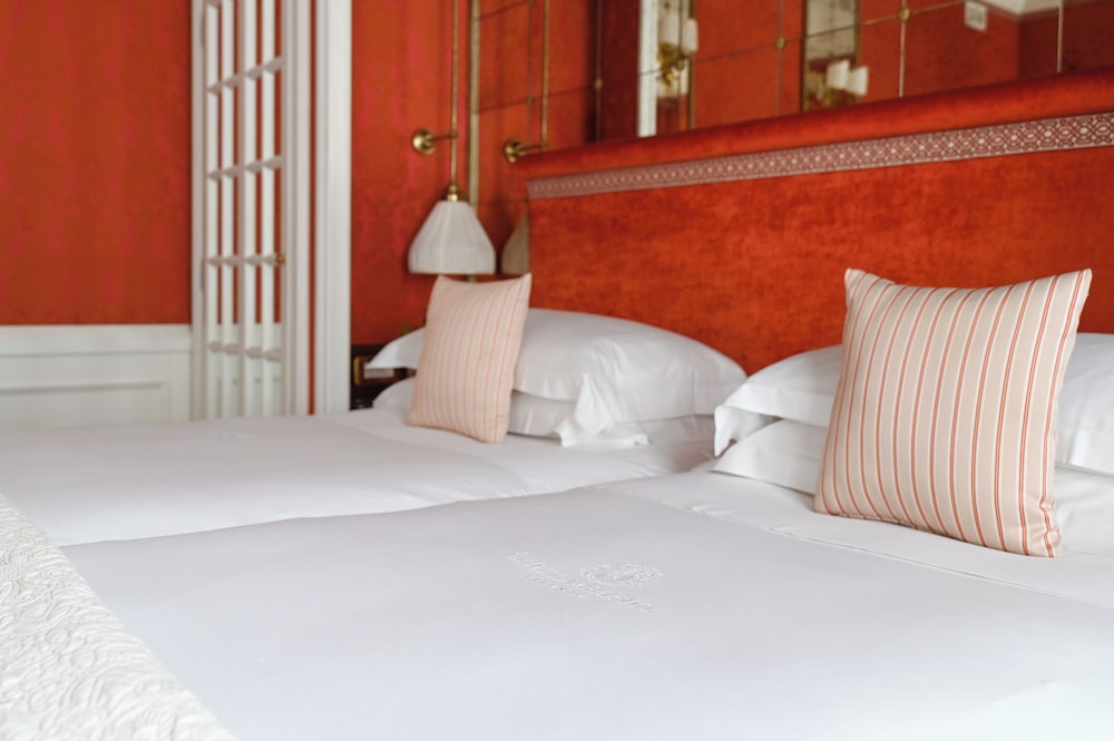 Deluxe Double or Twin Room (Helvetia) - Photo 11
