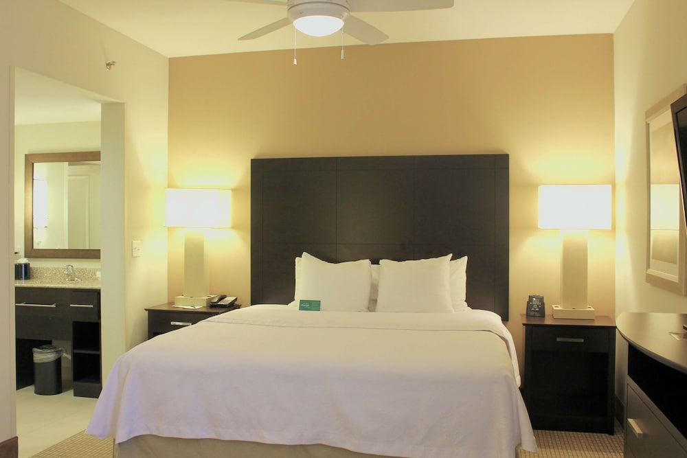 Studio, 1 King Bed, Accessible (Hearing) photo 3
