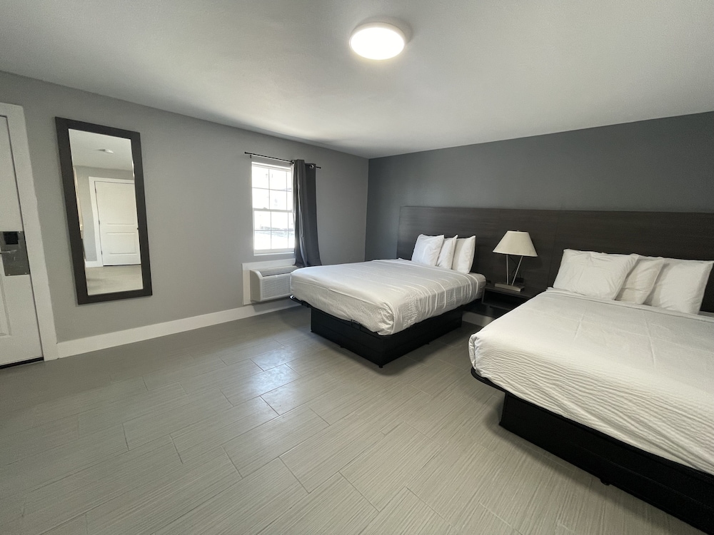 Standard Room, 2 Queen Beds - Photo 2