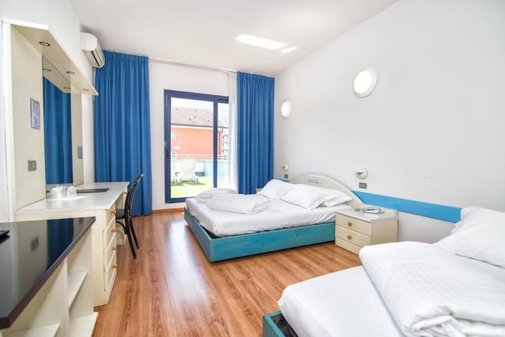 Economy Triple Room - Photo 3