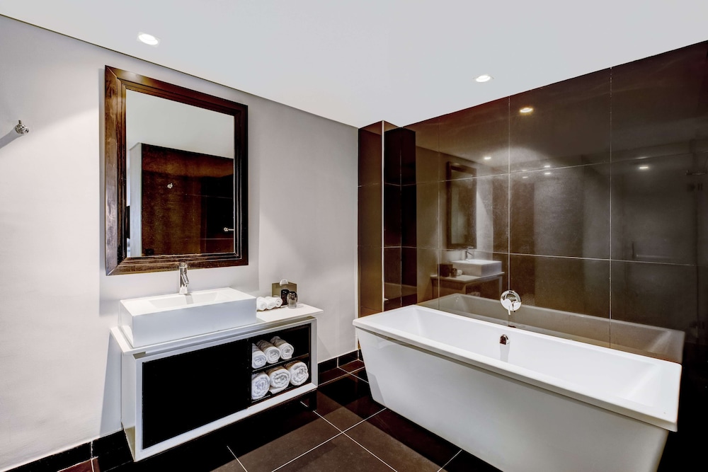 Suite, 2 Bedrooms (Lounge Access) photo 2