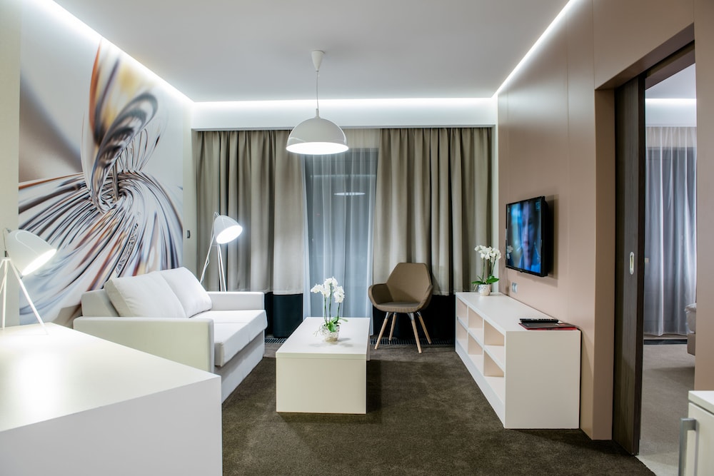 Exclusive Apartment, 1 Bedroom, 2 Bathrooms, City View photo 2
