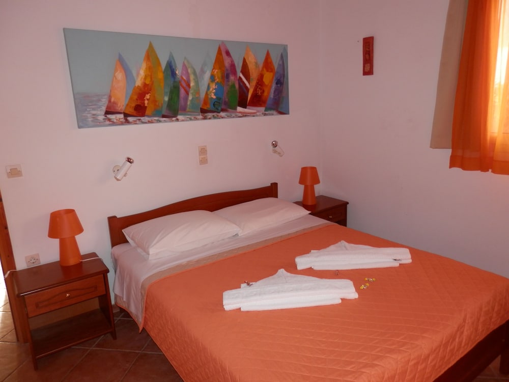 Standard Apartment, 1 Bedroom, Partial Sea View photo 2