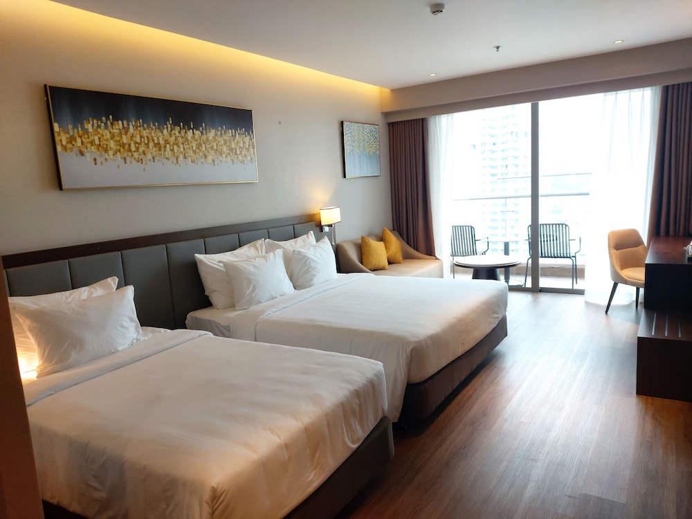 Deluxe Triple Room, 1 Bedroom, Balcony - Photo 1