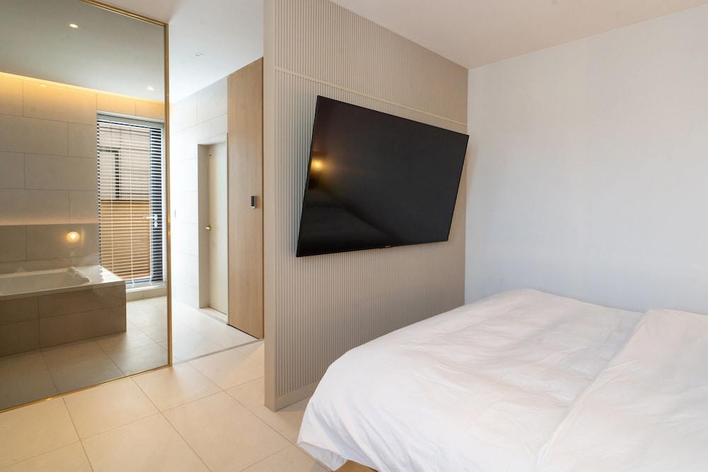 Junior Suite, City View photo 3