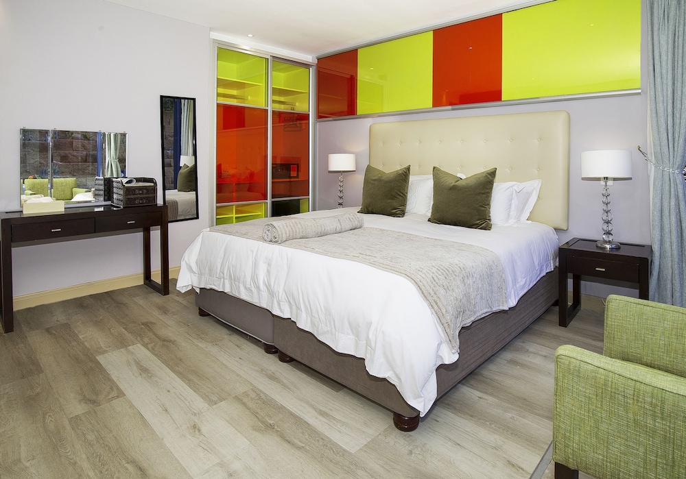 Room, Mountain View (King) - Photo 9