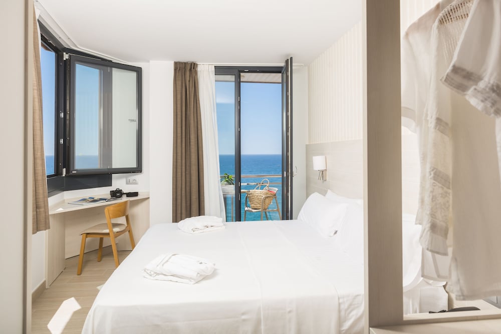 Grand Triple Room, Balcony, Sea View
