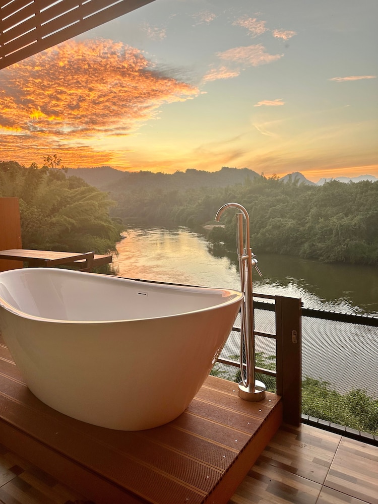 Deluxe Room, 1 King Bed, Non Smoking, River View