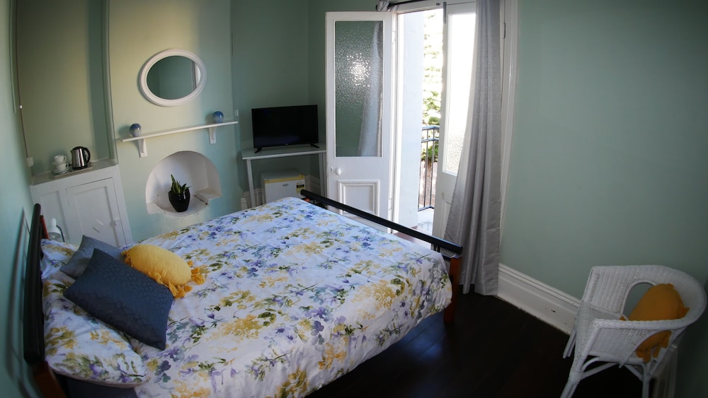 Queen Room with Shared Bathroom and Juliet Balcony